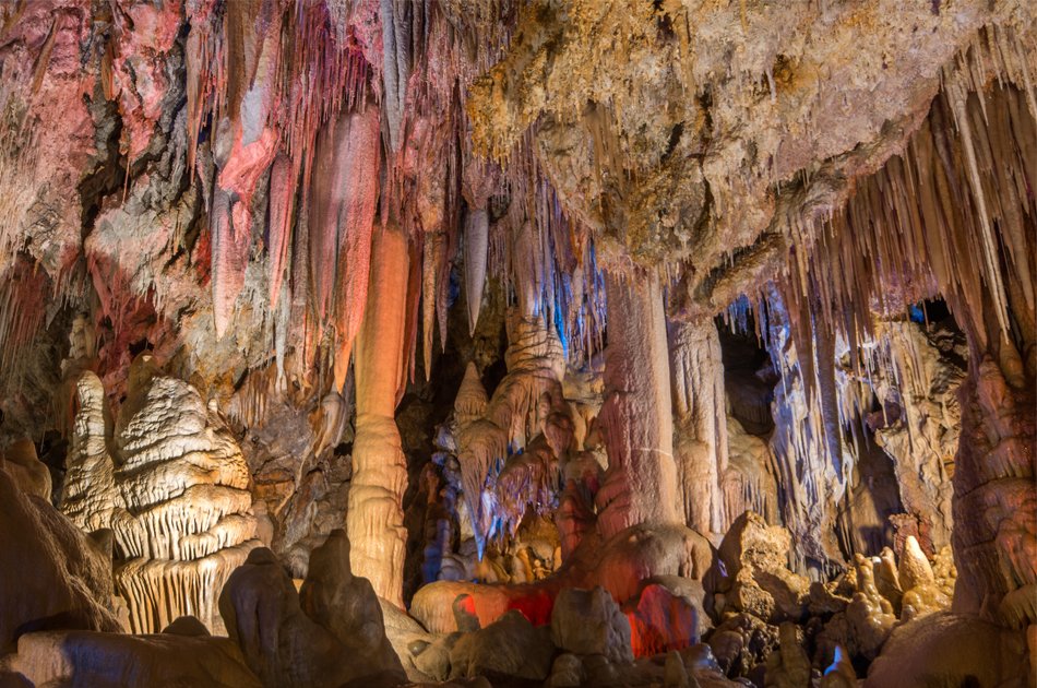 Borgio Verezzi colori e luci nelle grotte