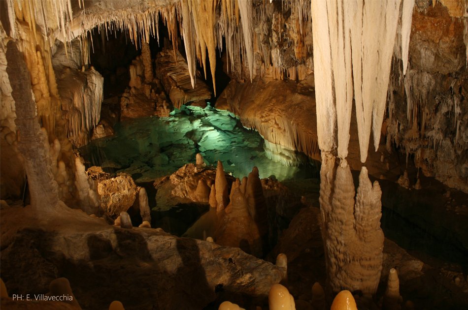 Borgio Verezzi laghetto sotteraneo nelle grotte