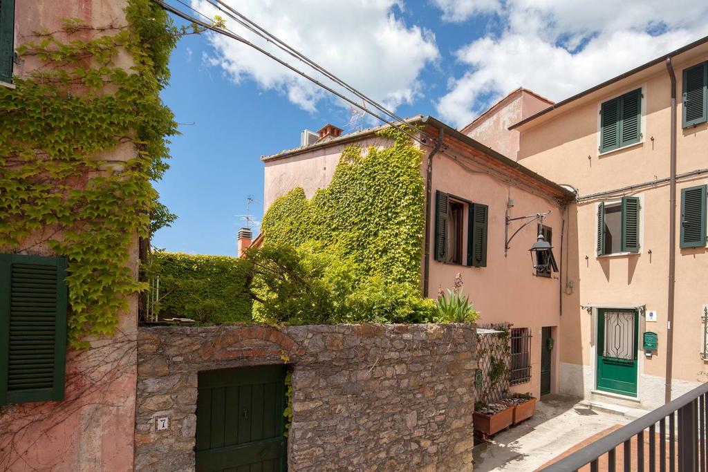 montemarcello case nel paese