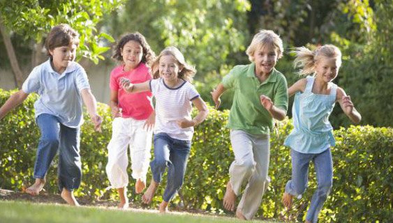 Giochi da fare all'aria aperta con i bambini