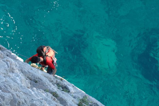 Finale Ligure scogliera da arrampicata sul mare