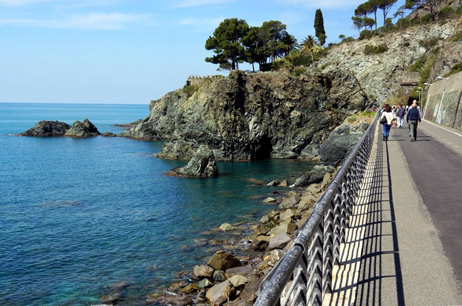 Levanto pista ciclopedonale con vista sul mare