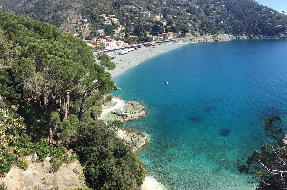 Bonassola vista sul mare con acqua cristallina