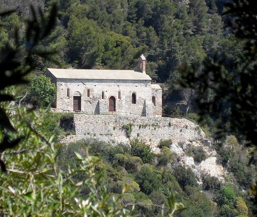 Chiesa di San Lorenzo tra la natura