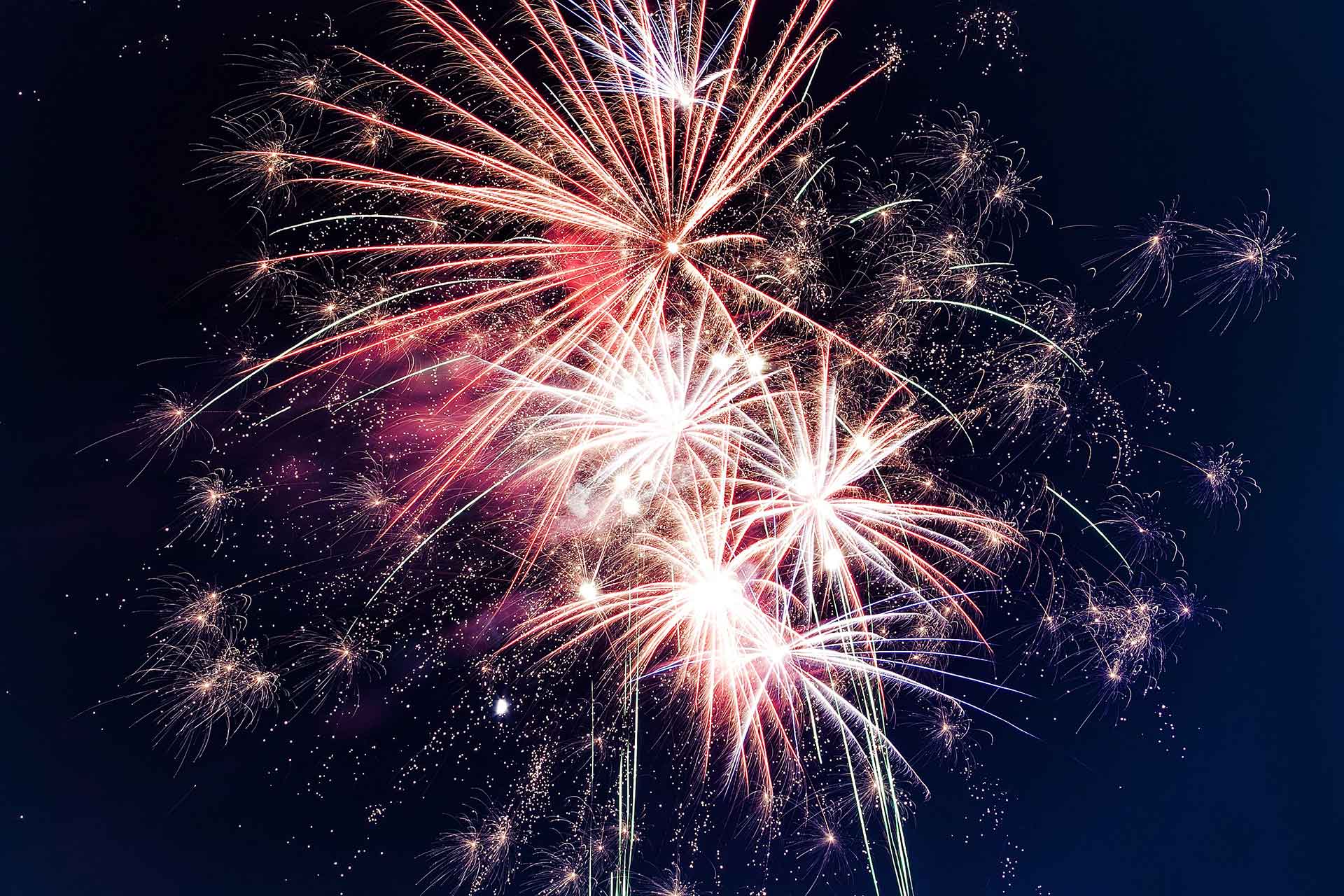 Fuochi d'artificio colorati guida ai fuochi liguri