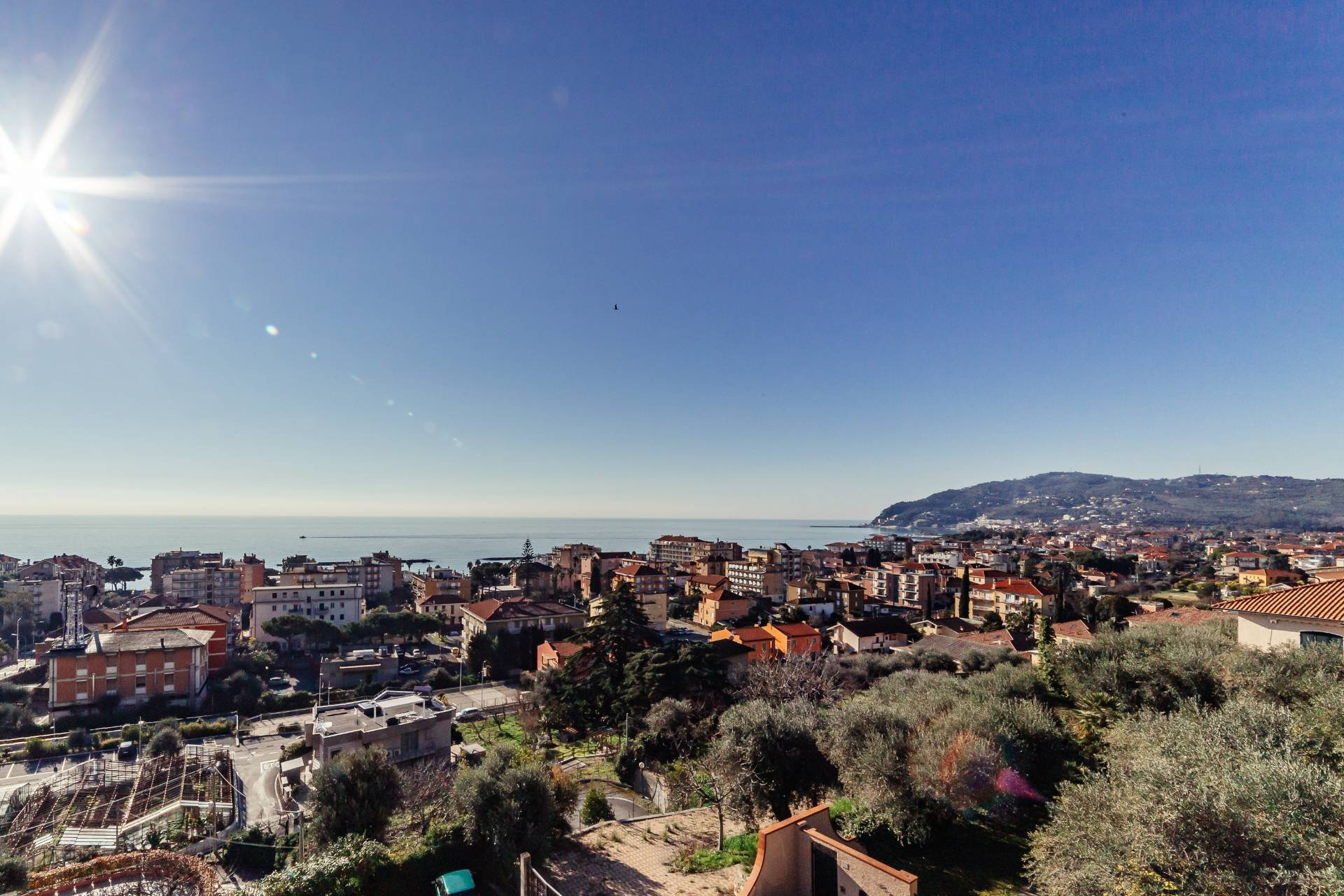 San Bartolomeo al Marevista sulla città con mare sullo sfondo