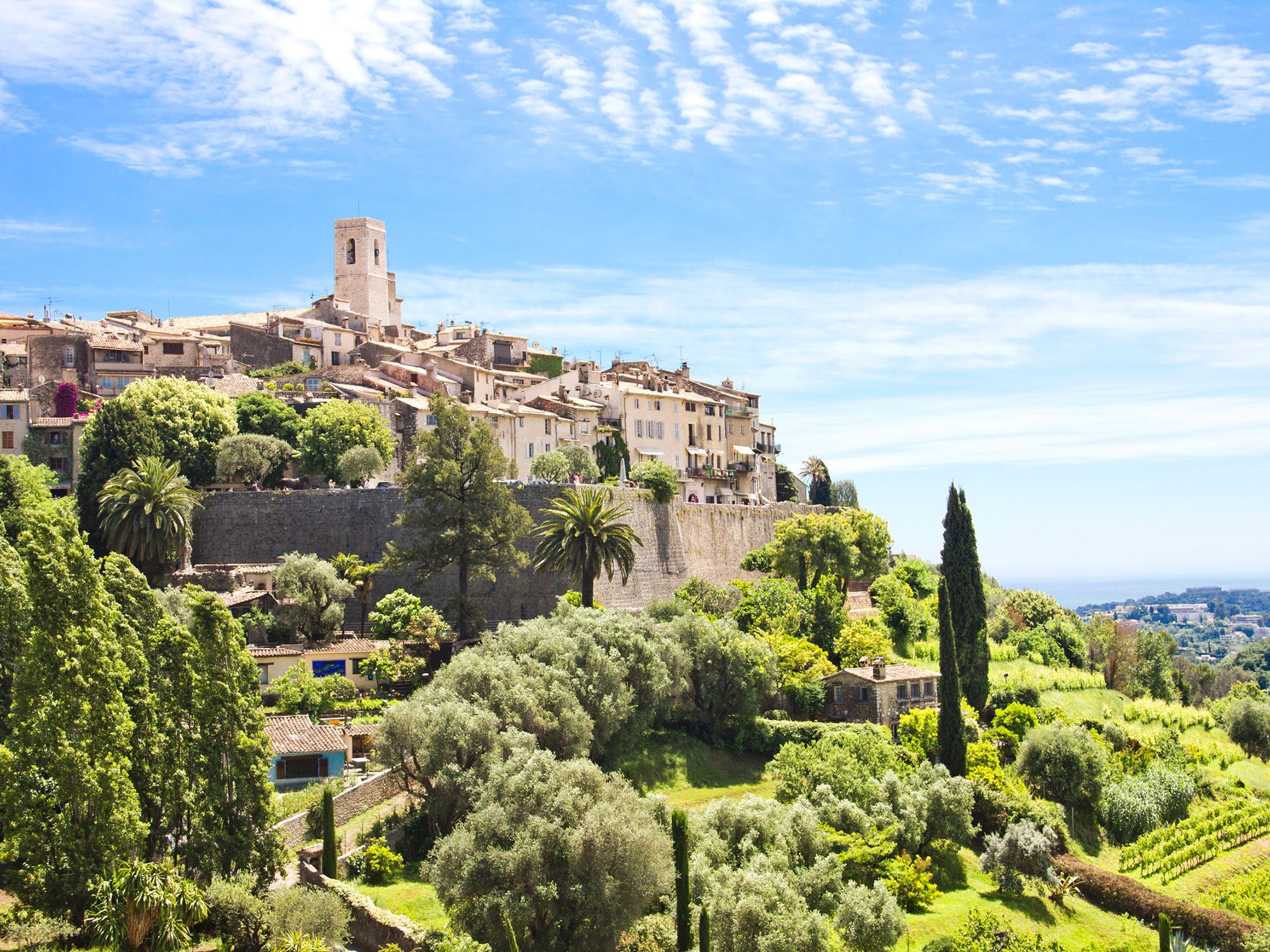 Saint Paul de Vence panorama sul borgo in una bella giornata Saint Paul de Vence panorama sul borgo in una bella giornata