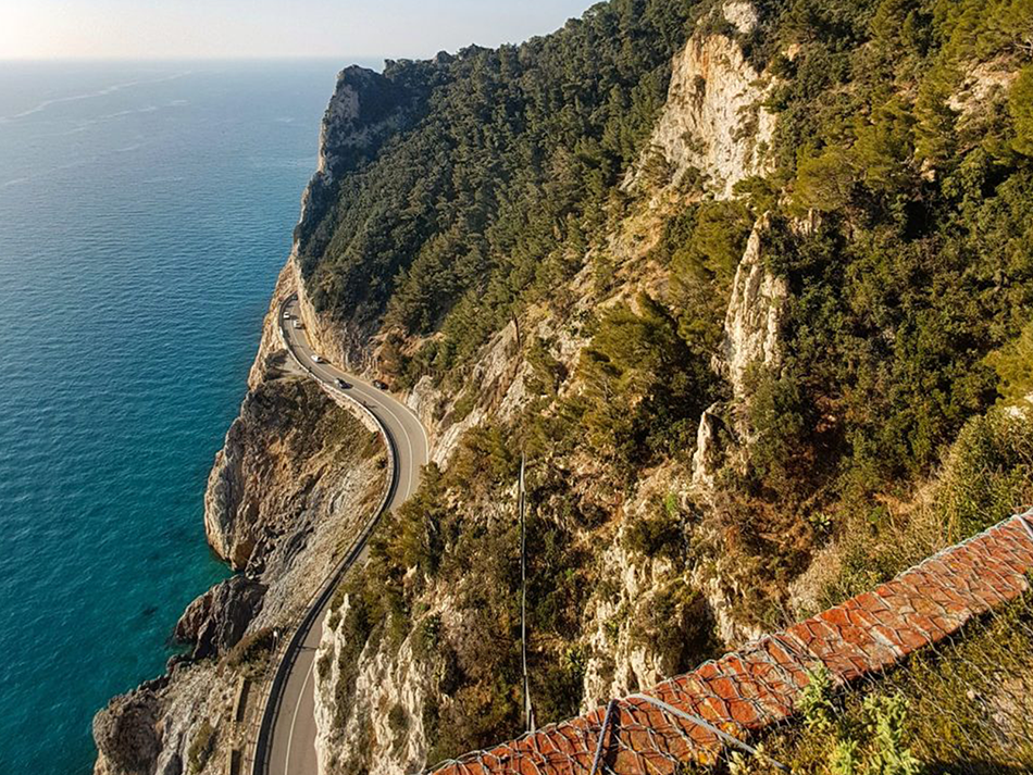 Noli Varigotti Sentiero sul mare tra la natura