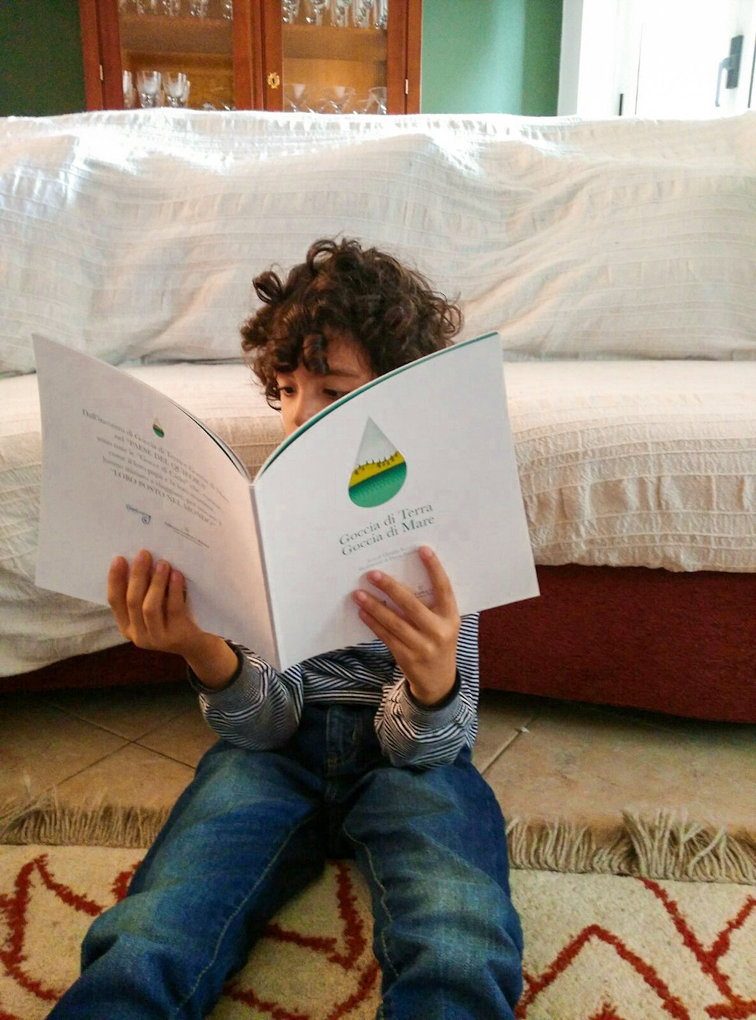 filippo che legge goccia di mare goccia di terra