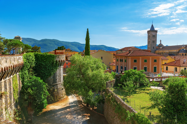 Sarzana cielo blu storia e arte Sarzana cielo blu storia e arte