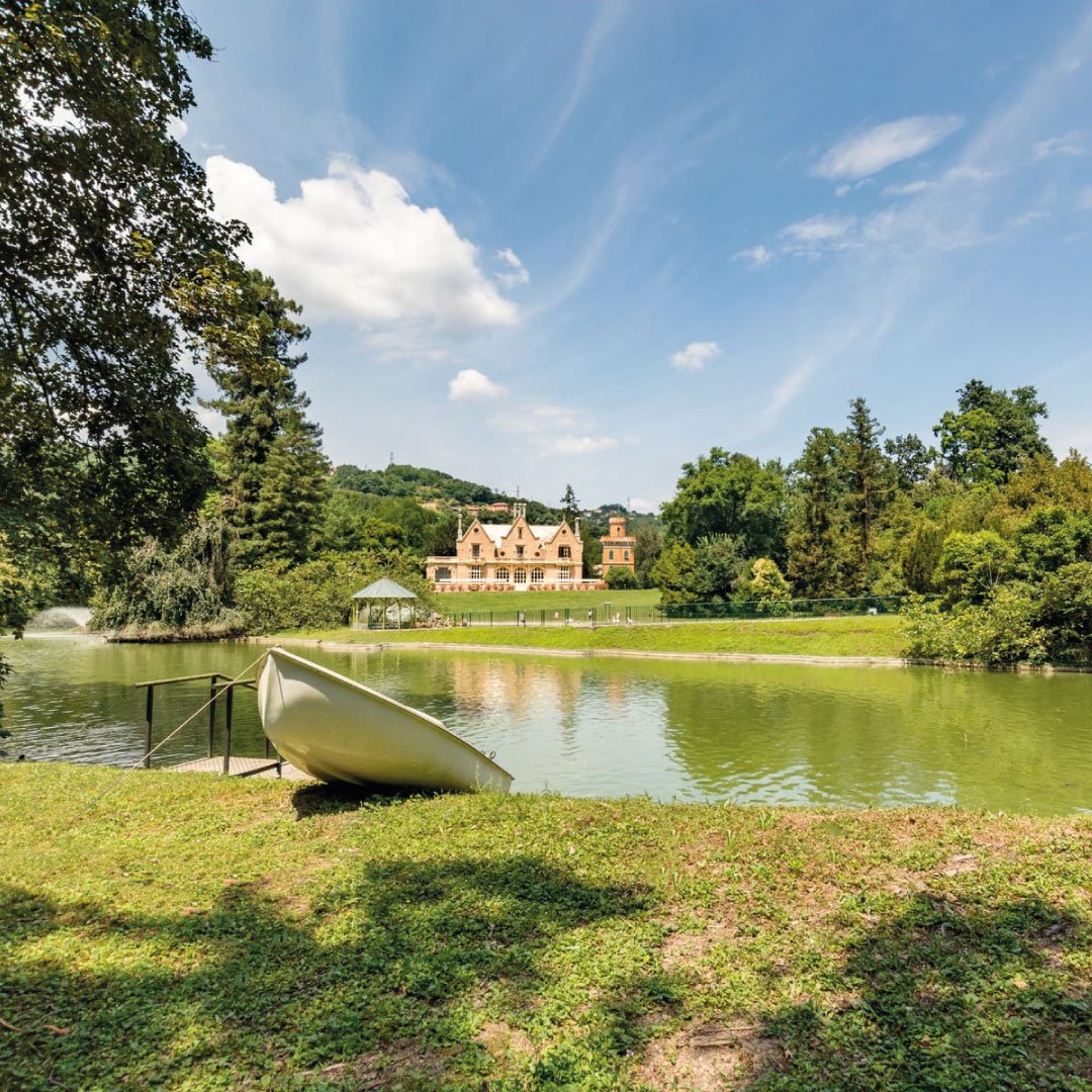 villa-serra-di-comago-barca-dal-laghetto