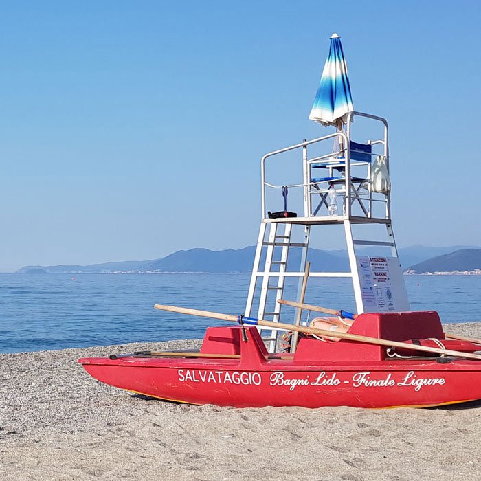 La postazione dei Bagnini ai Bagni Lido Finale Ligure La postazione dei Bagnini ai Bagni Lido Finale Ligure
