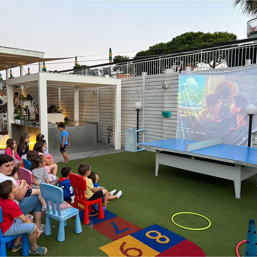 serata cinema bimbi hotel la baia diano marina
