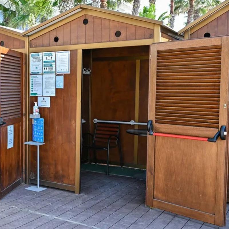 spiaggia-privata-il-faro-hotel-delle-rose-bagno