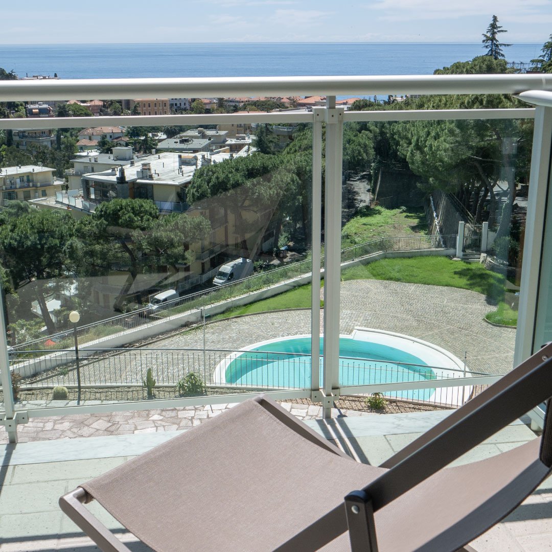 residence sul mare Liguria con piscina Modus Vivendi Sanremo