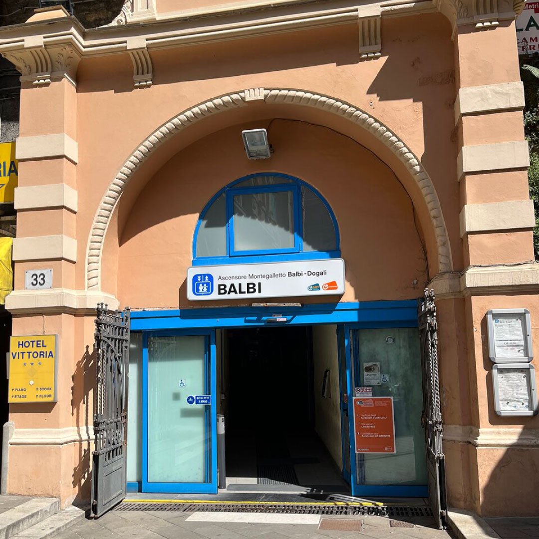 Ascensore Montegalletto Genova Entrata da via Balbi