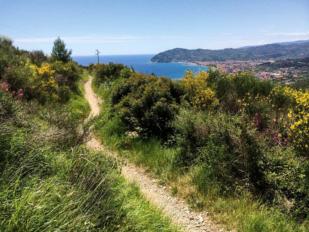 Parco del Ciapà sentiero con vista